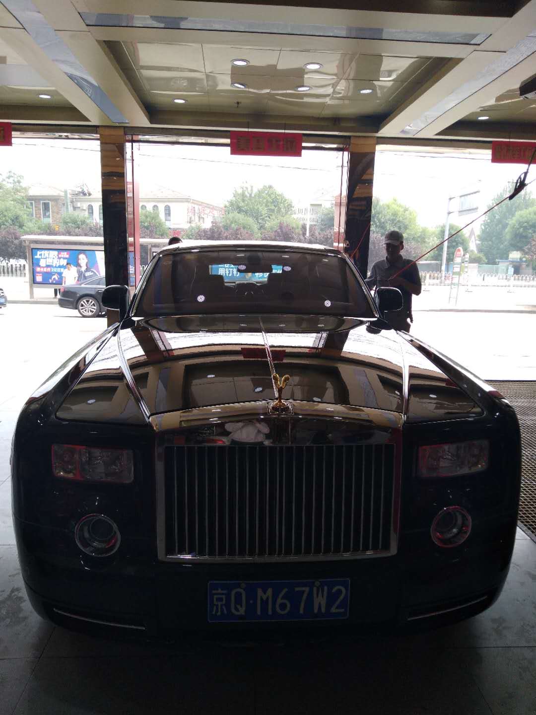 夏季暴晒状态下千万不要洗车